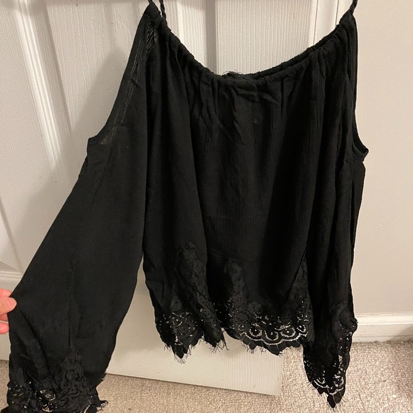 NWT Black off the shoulder long sleeve top! - Picture 4 of 5